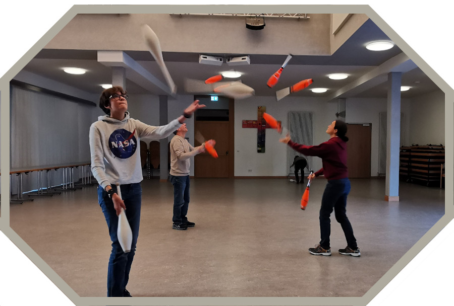 Jonglieren f�rdert die Bewegung